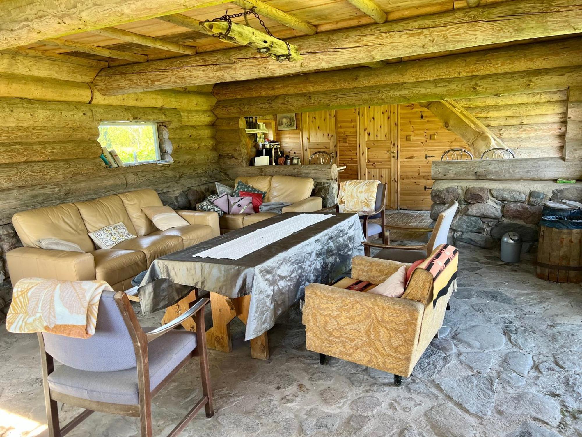 Suurekivi Kuelalistemaja Hotel Reigi Buitenkant foto